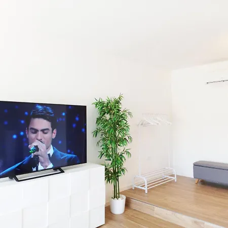 - La Bella Guest house
