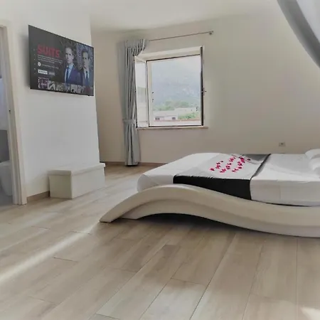 Πανσιόν - La Bella