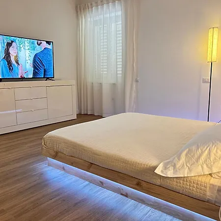- La Bella 4*