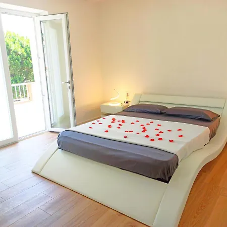 Guest house - La Bella 4*