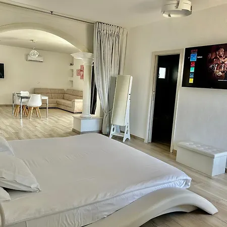 - La Bella Guest house